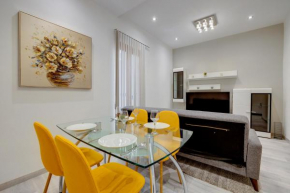 Stylish 2BR Apartment steps to the Promenade